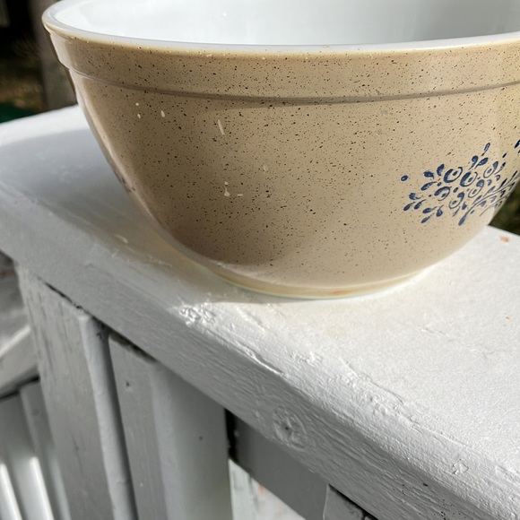 Pyrex 1 1/2 Quarts Homestead Mixing Bowl - Picture 3 of 10
